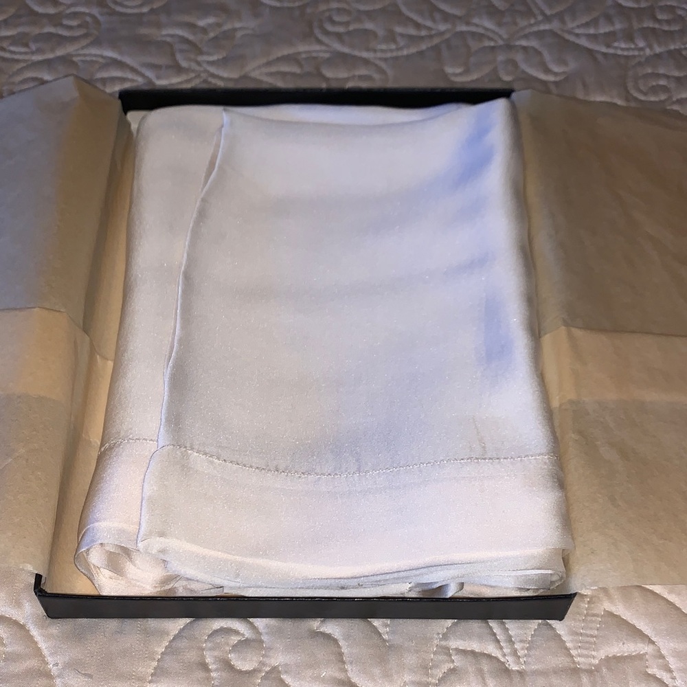 Vintage Echo Silk Cream Scarf•EVC!